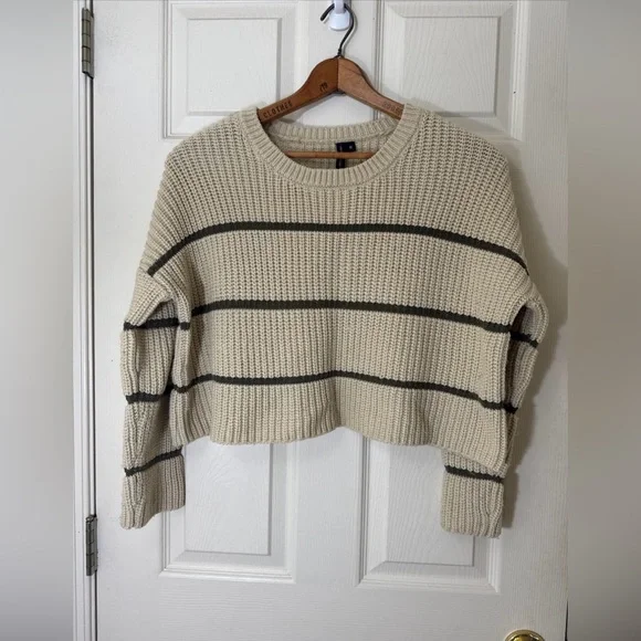 Women’s Knit Cropped Sweater Size Medium Beige With Green Stripes - Picture 2 of 5